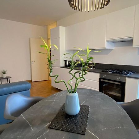 The Little Duck - Modern Apartment With Balcony Como Exteriör bild