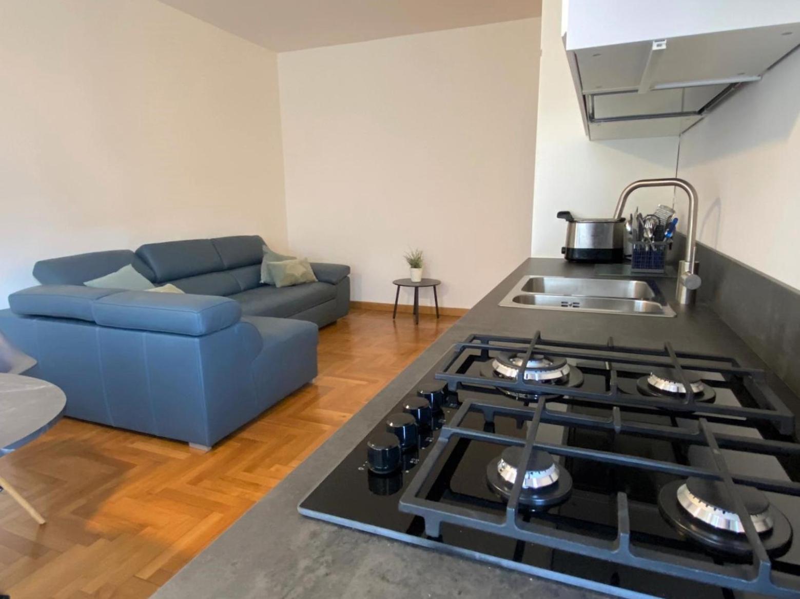 The Little Duck - Modern Apartment With Balcony Como Exteriör bild