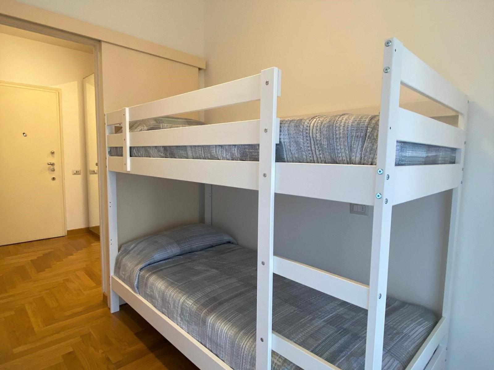 The Little Duck - Modern Apartment With Balcony Como Exteriör bild