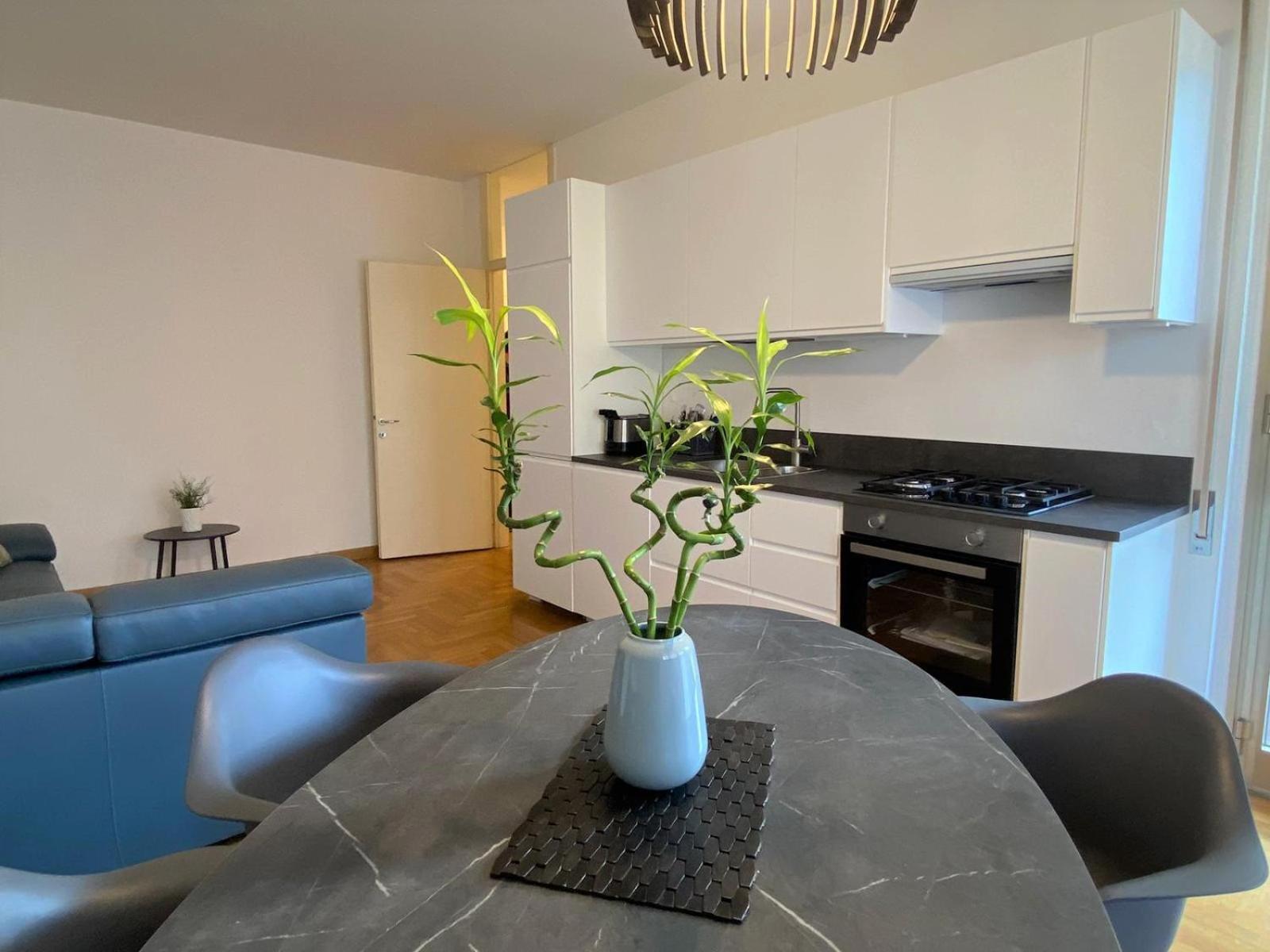 The Little Duck - Modern Apartment With Balcony Como Exteriör bild