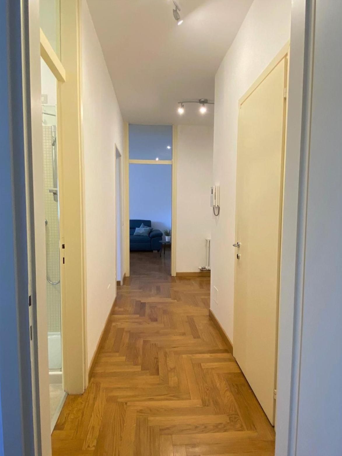 The Little Duck - Modern Apartment With Balcony Como Exteriör bild