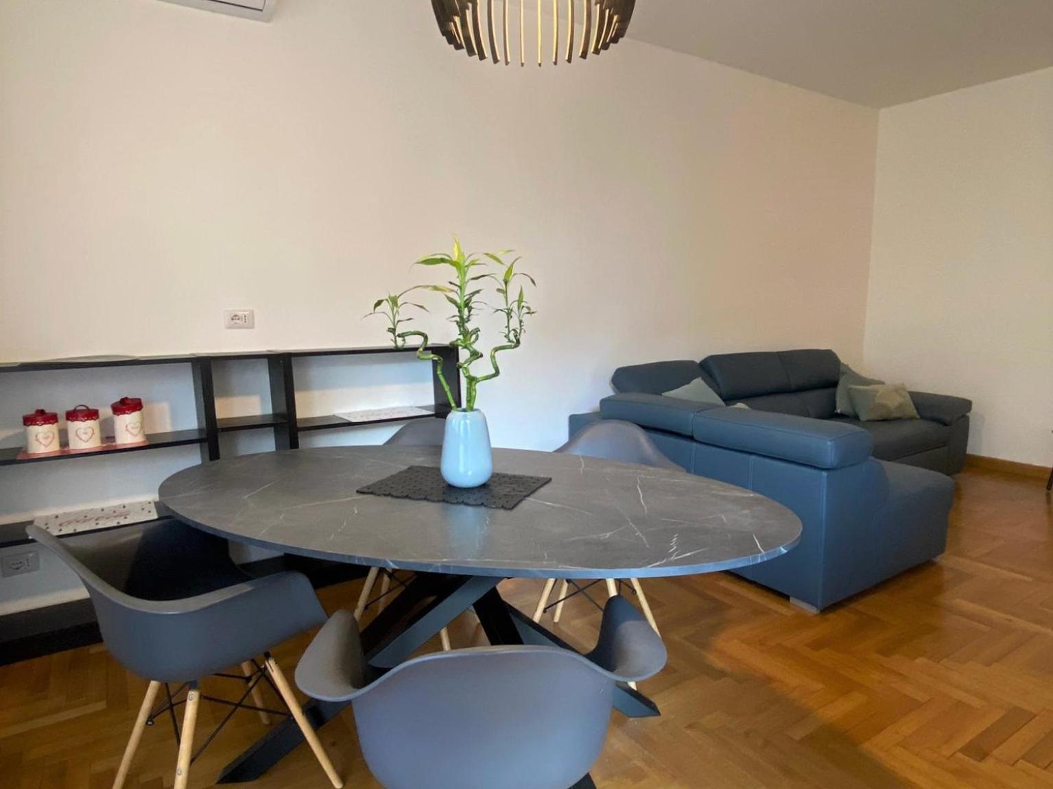 The Little Duck - Modern Apartment With Balcony Como Exteriör bild