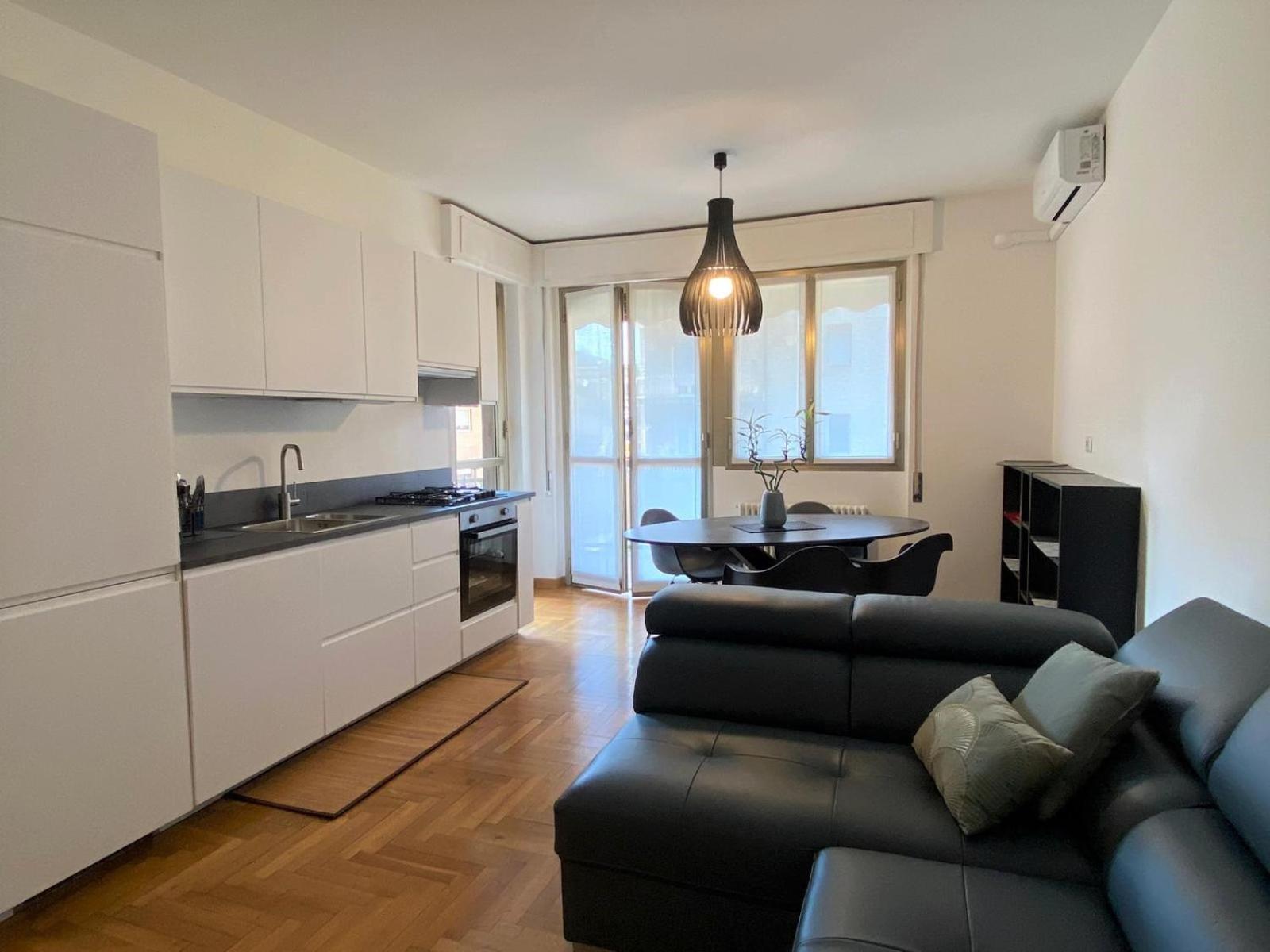 The Little Duck - Modern Apartment With Balcony Como Exteriör bild