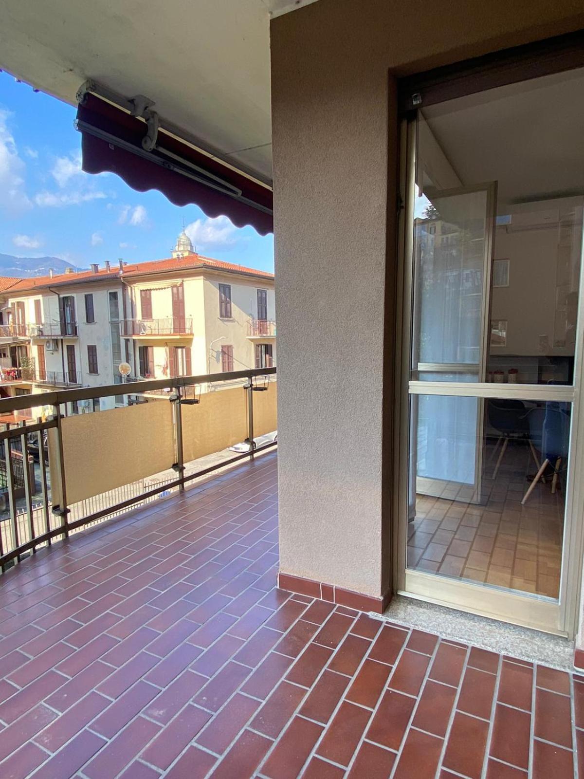 The Little Duck - Modern Apartment With Balcony Como Exteriör bild